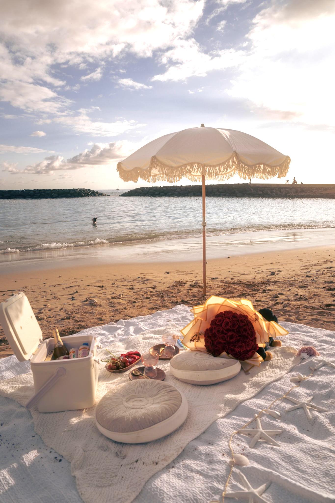Surprise Hawaii Romantic Picnic Basket To Go